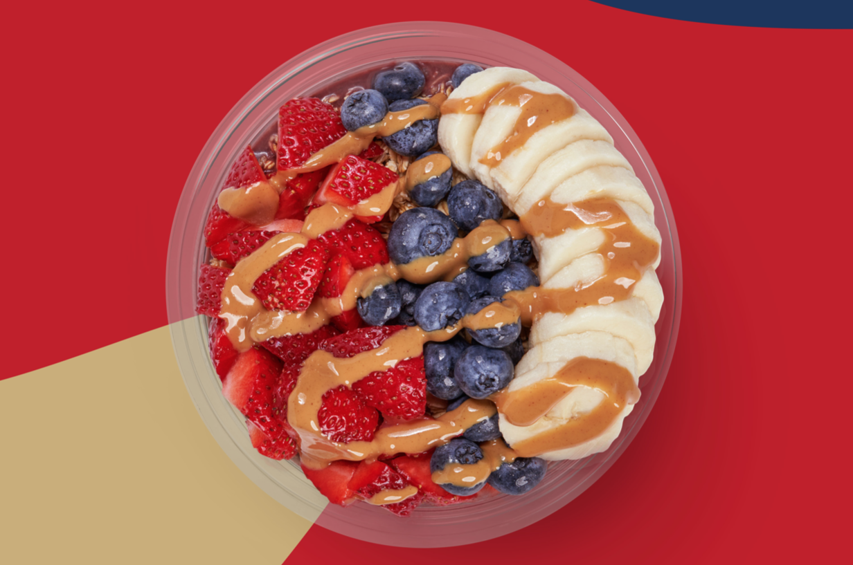PB Swizzle smoothie bowl from Smoothie King topped with fresh fruit and peanut butter drizzle